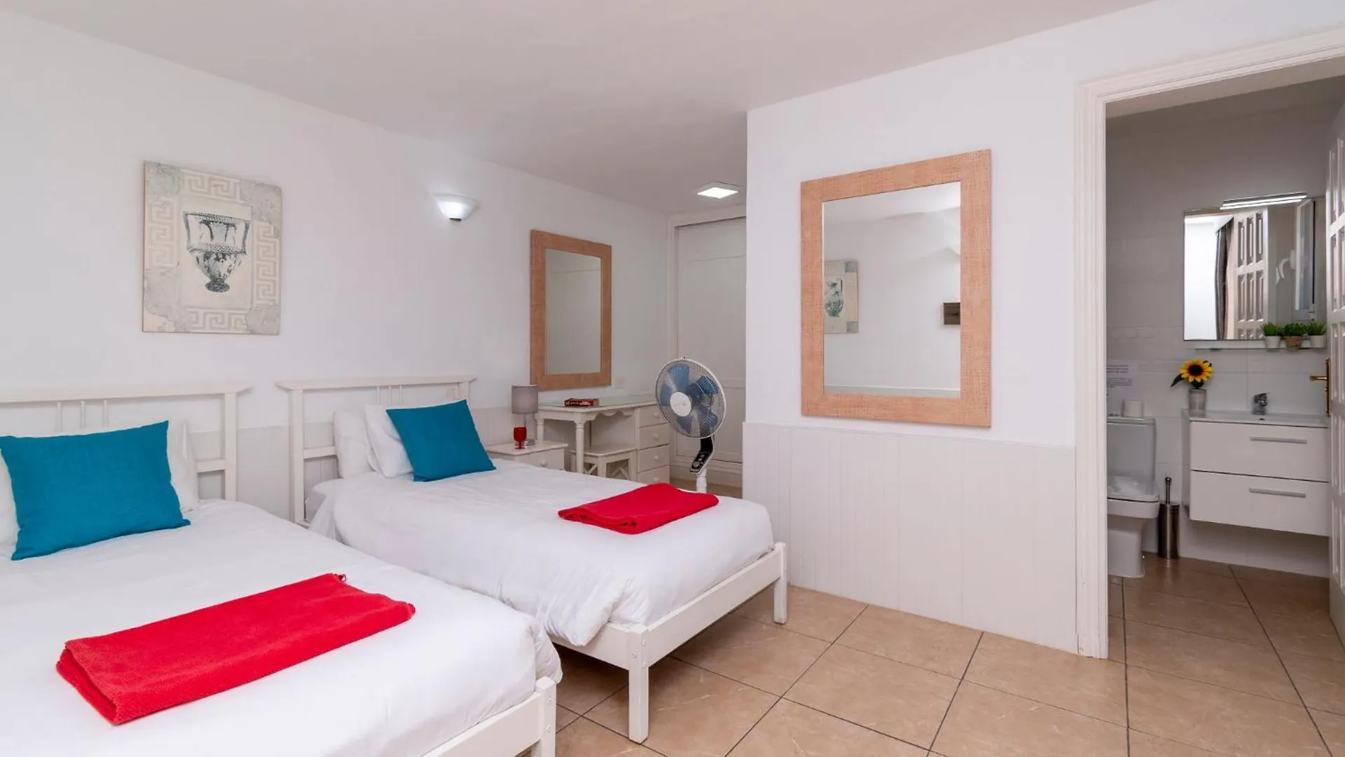 Beautiful 4 Bedroom Villa Private Heated Pool Callao Salvaje