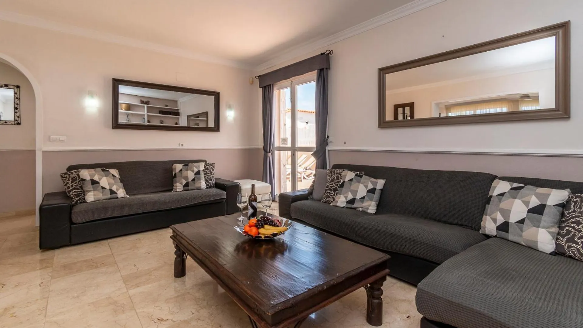 Beautiful 4 Bedroom Villa Private Heated Pool Callao Salvaje