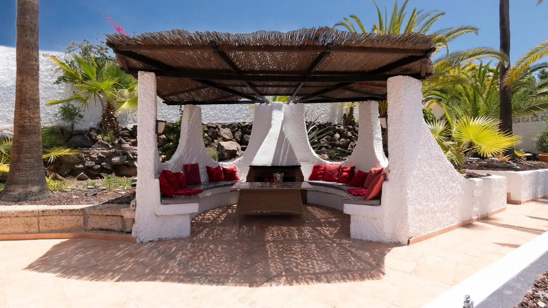 Beautiful 4 Bedroom Villa Private Heated Pool Callao Salvaje